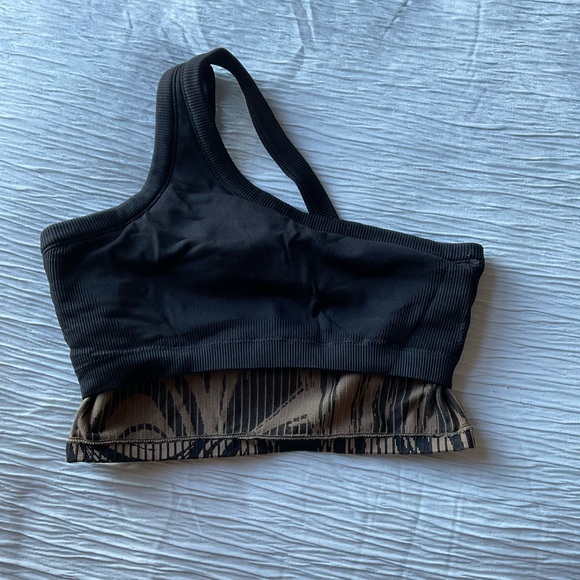 Off the Shoulder Sports Bra - Picture 3 of 4